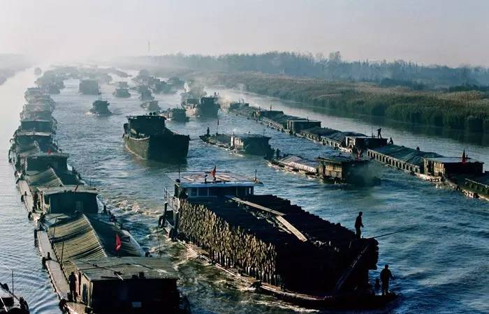由京杭大运河,隋唐大运河,浙东大运河三部分组成,全长2,700公里,跨越